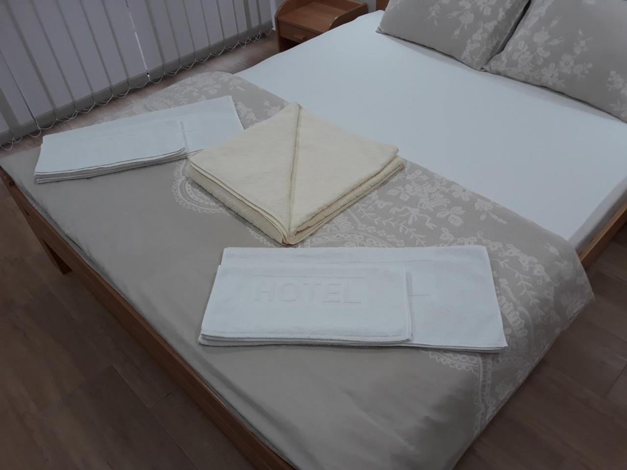 Prenociste I Restoran Ihthis Bajina Basta Ngoại thất bức ảnh