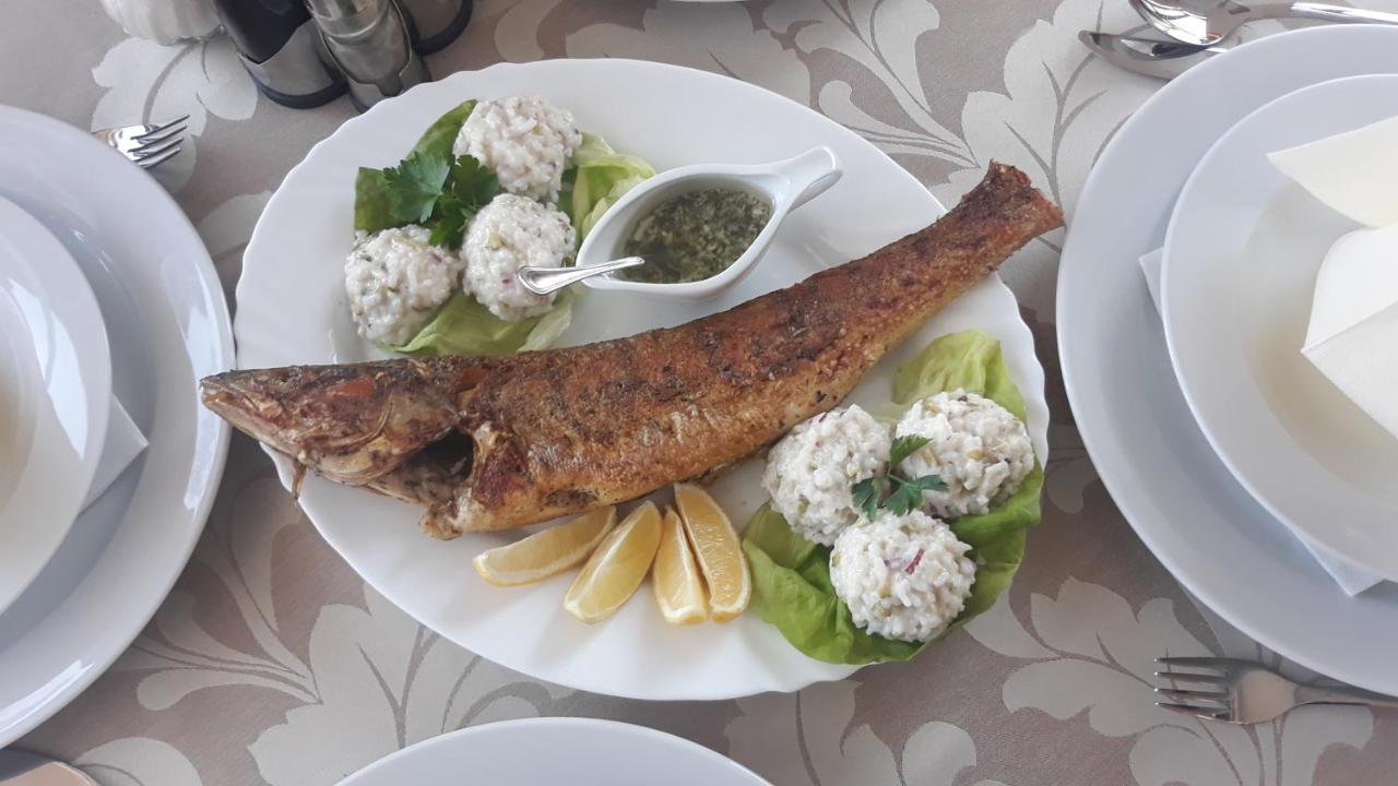 Prenociste I Restoran Ihthis Bajina Basta Ngoại thất bức ảnh